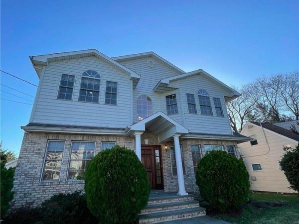 26 Slocum Avenue , Port Washington, NY 11050