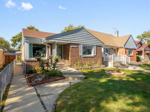 8052 S Saint Louis Avenue, Chicago, IL 60652