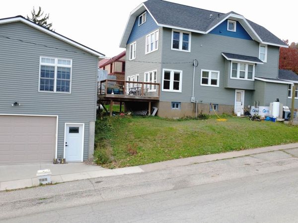 301 Center Street, Lansing, IA 52151