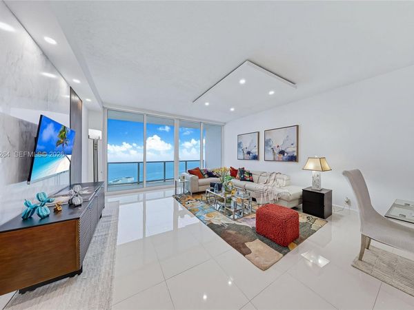 100 Bayview Dr , Unit PH06, Sunny Isles Beach, FL 33160