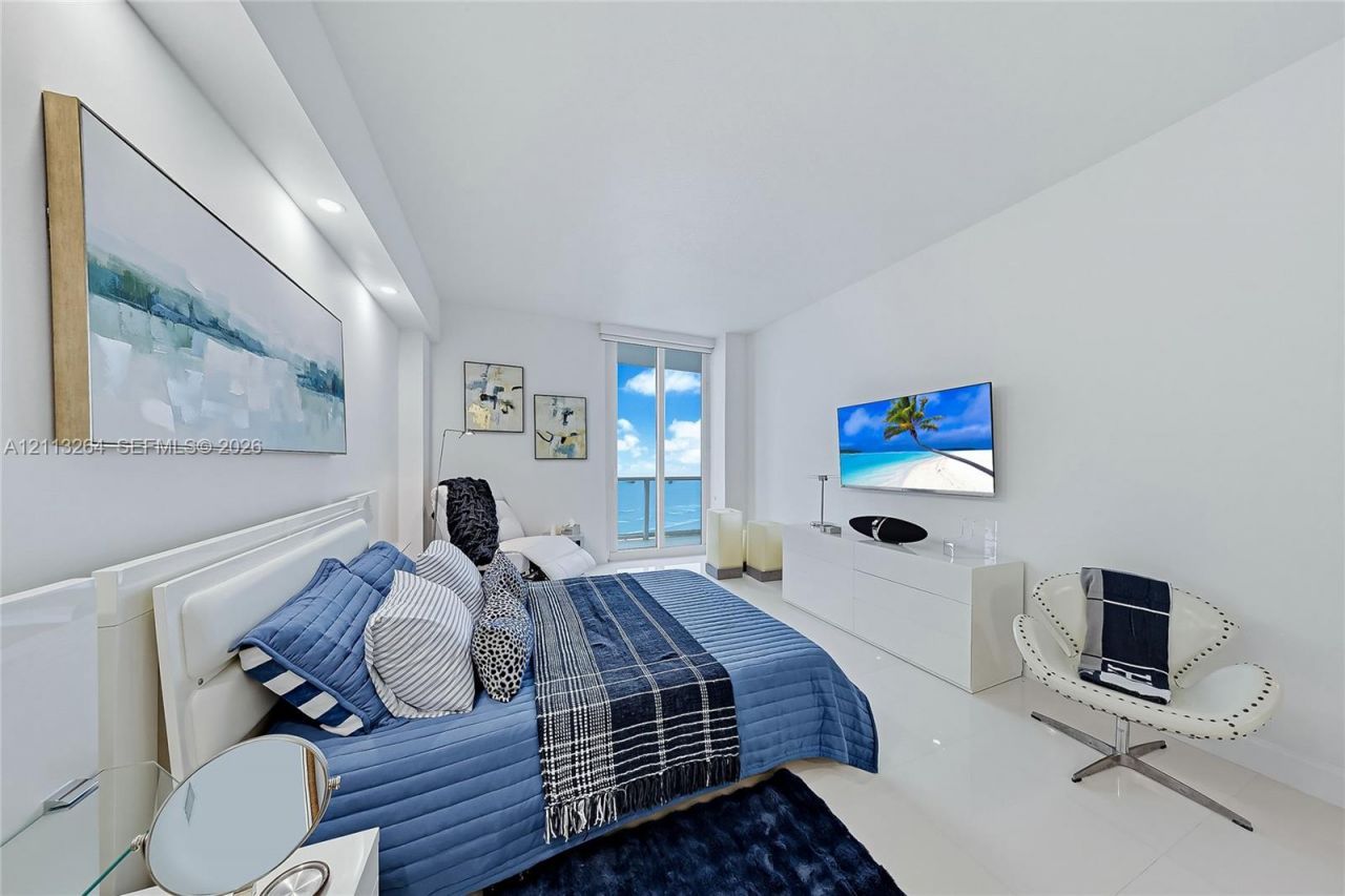 100 Bayview Dr , Unit PH06, Sunny Isles Beach, FL 33160 Photo