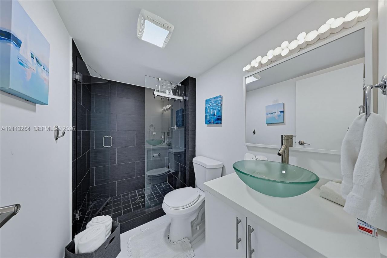 100 Bayview Dr , Unit PH06, Sunny Isles Beach, FL 33160 Photo