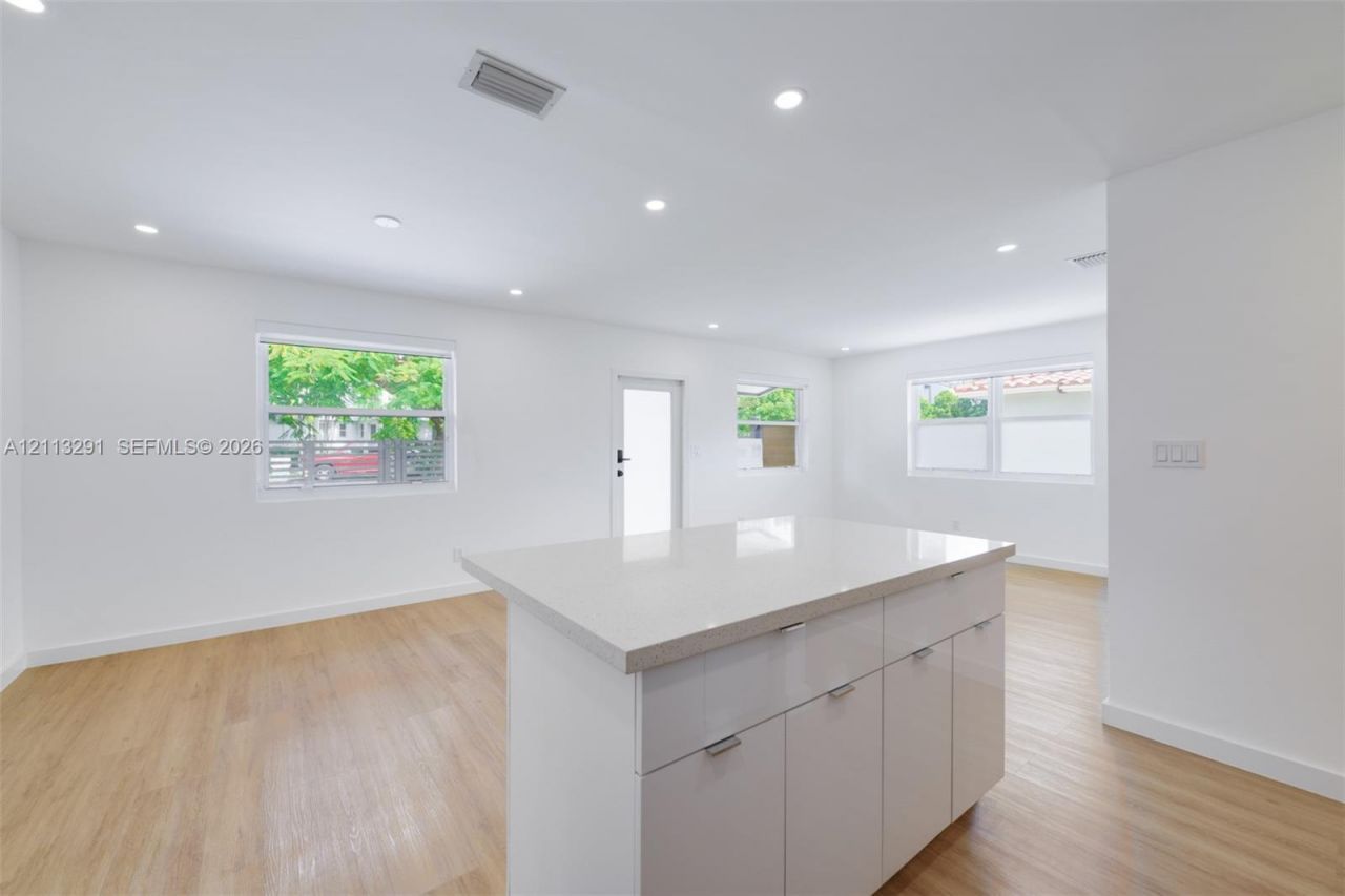 352 SW 17th Rd , Unit 352, Miami, FL 33129 Photo