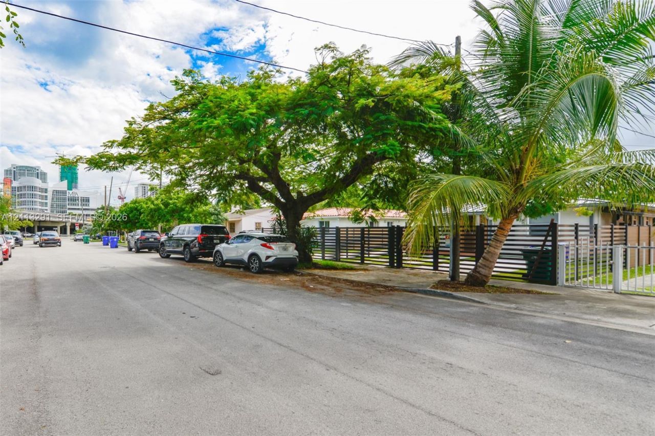 352 SW 17th Rd , Unit 352, Miami, FL 33129 Photo