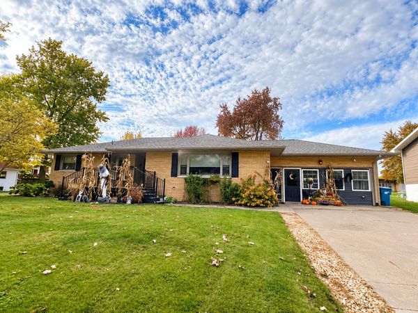 1700 DEVITT AVE, Muscatine, IA 52761