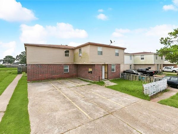 953 E MONTEREY Court , Gretna, LA 70056