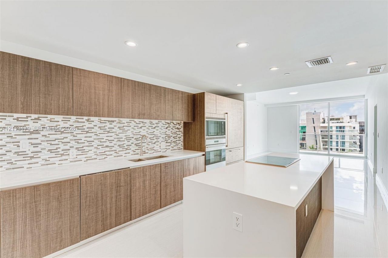 1150 102nd St , Unit 703, Bay Harbor Islands, FL 33154 Photo