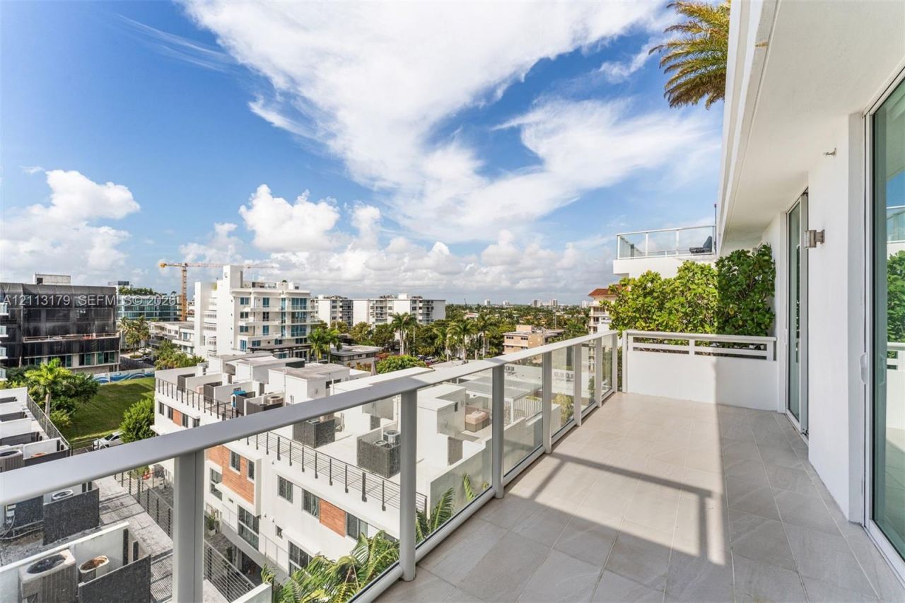 1150 102nd St , Unit 703, Bay Harbor Islands, FL 33154 Photo