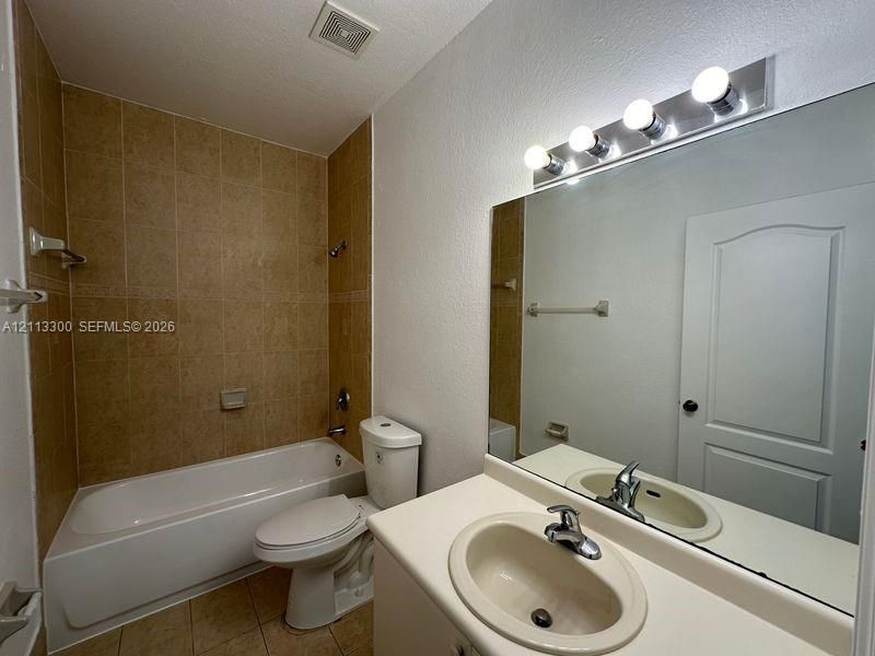 1661 SE 29th Ct , Unit 201, Homestead, FL 33035 Photo