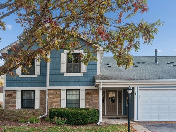 1102 Woodbury Lane, Unit 2-B, Wheeling, IL 60090