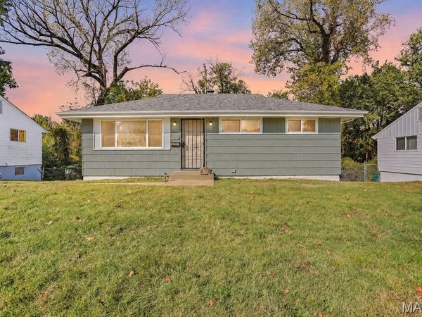 5673 Parchester Drive , St Louis, MO 63121