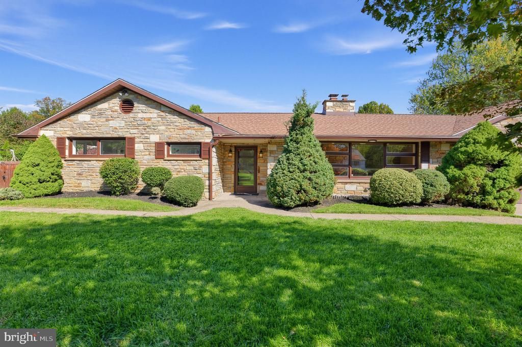 818 HONEYSUCKLE DRIVE , WARMINSTER, PA 18974