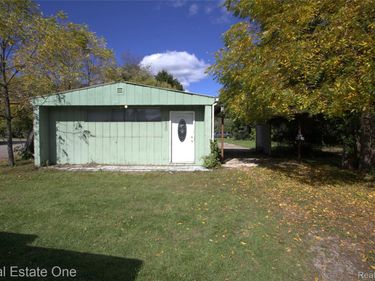 4830 Hatchery Road , Waterford Township, Mi 48329