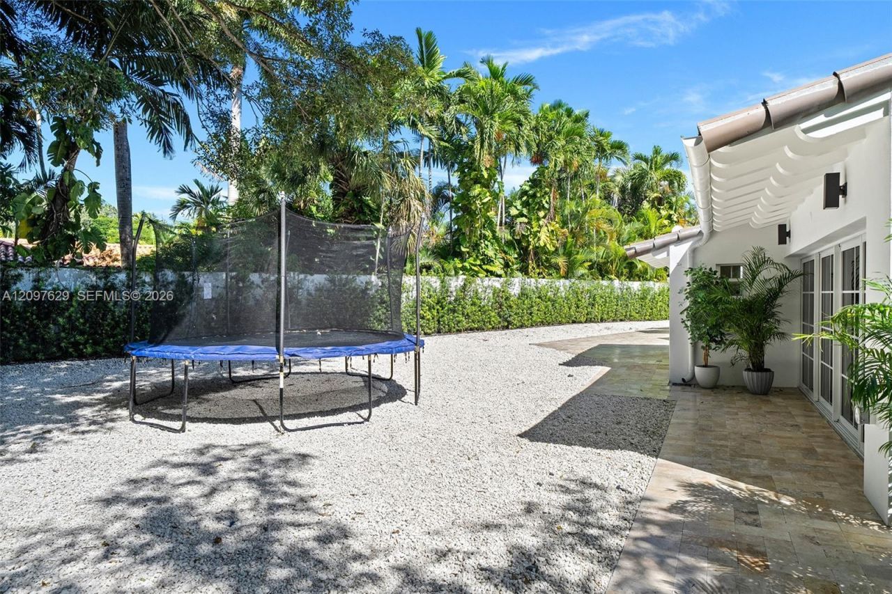4700 Lake Rd , Miami, FL 33137 Photo