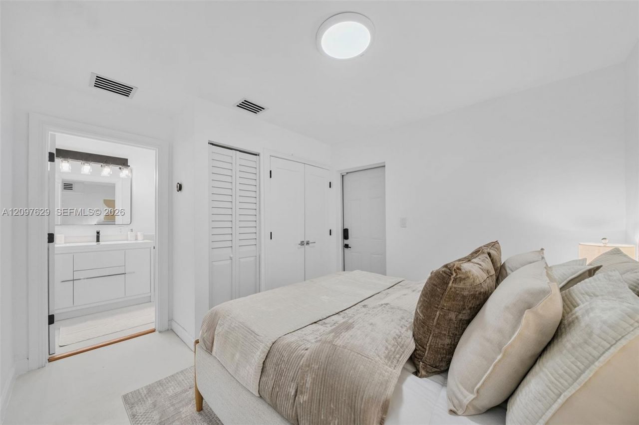 4700 Lake Rd , Miami, FL 33137 Photo