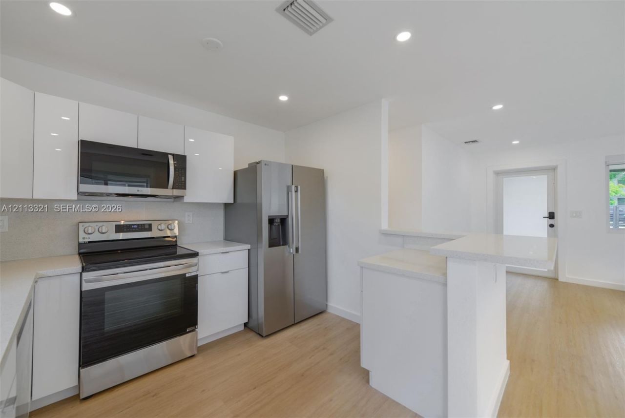 350 SW 17th Rd , Unit 350, Miami, FL 33129 Photo