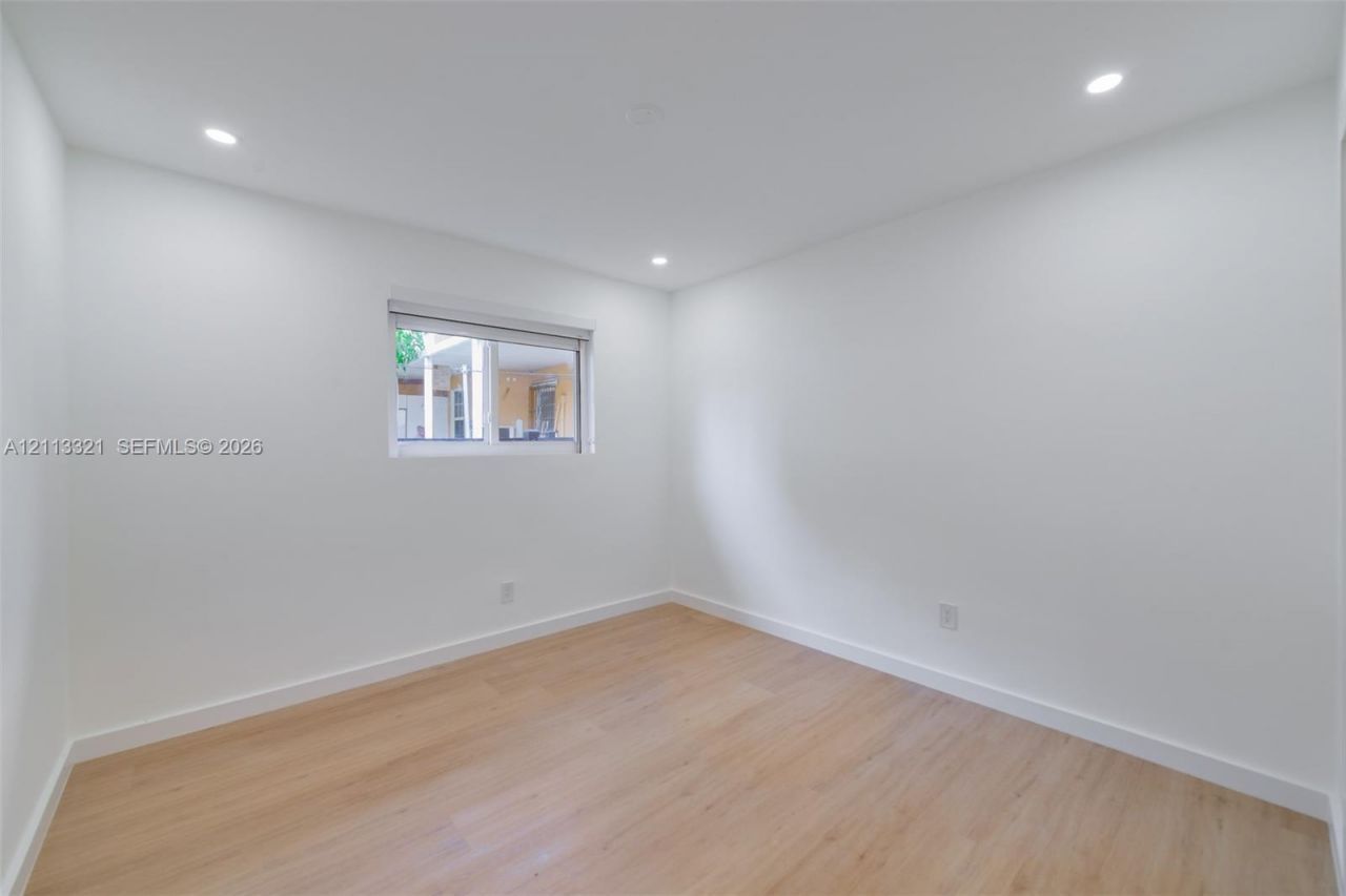 350 SW 17th Rd , Unit 350, Miami, FL 33129 Photo