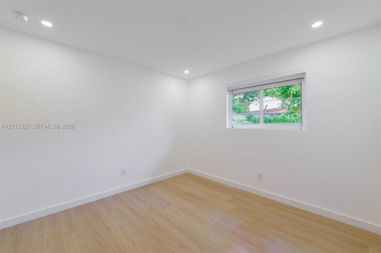 350 SW 17th Rd , Unit 350, Miami, FL 33129 Photo