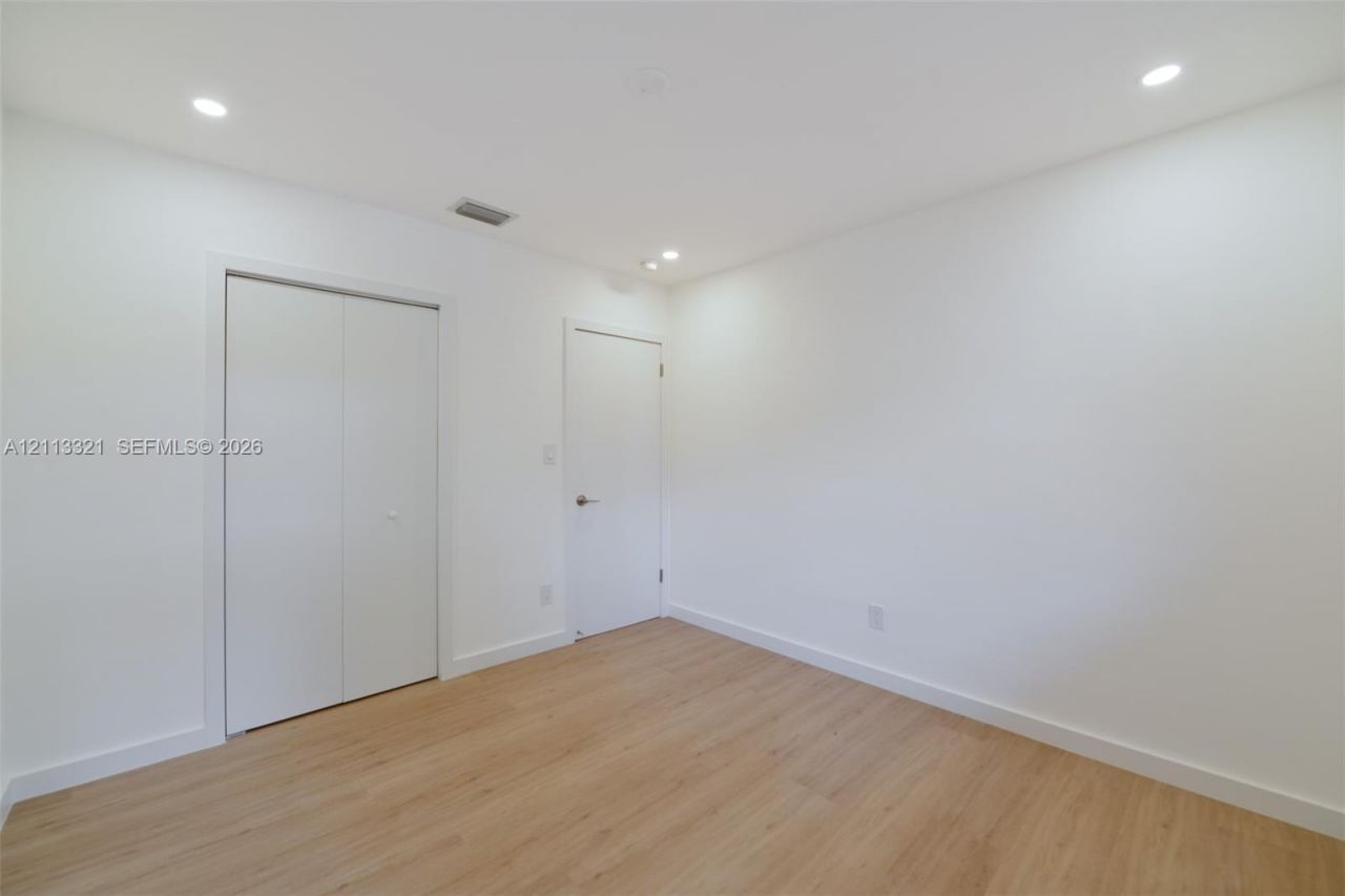 350 SW 17th Rd , Unit 350, Miami, FL 33129 Photo