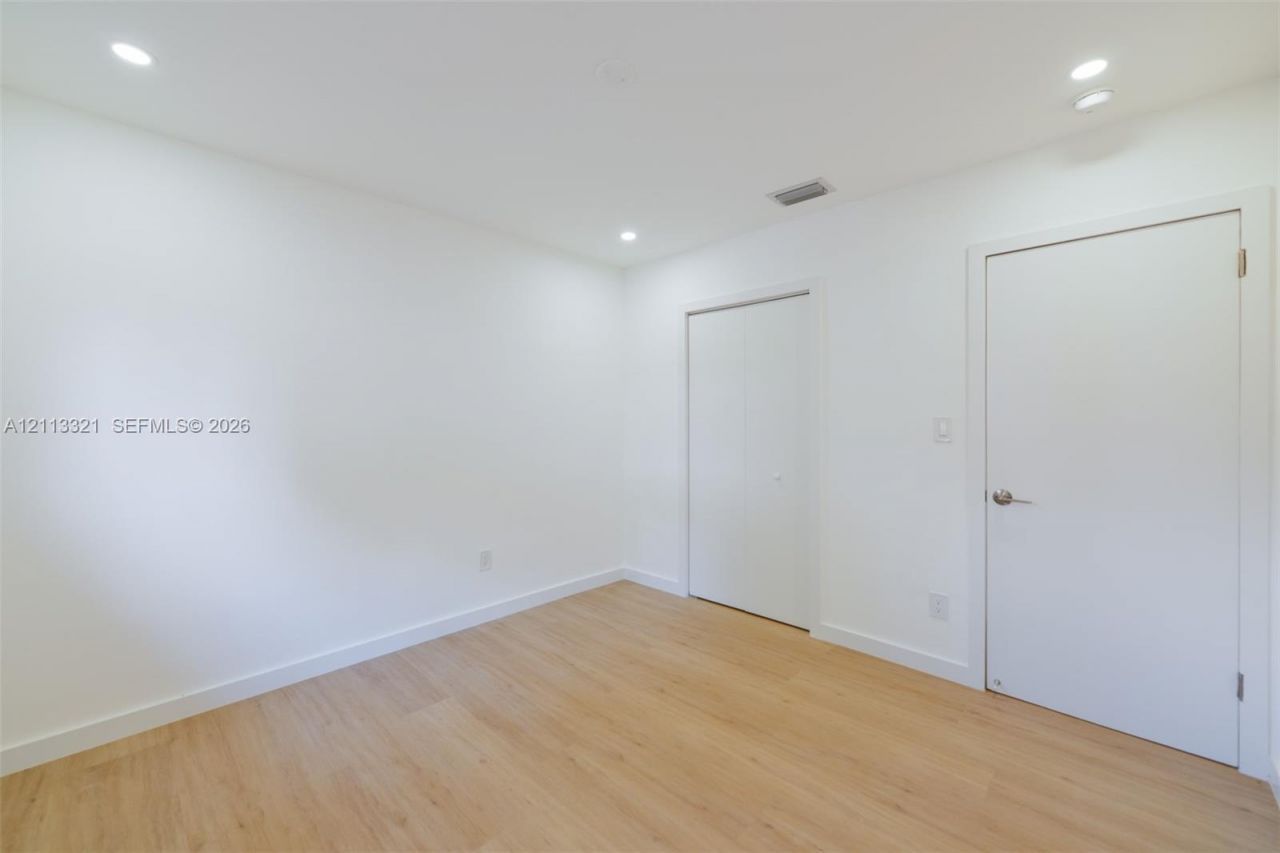 350 SW 17th Rd , Unit 350, Miami, FL 33129 Photo
