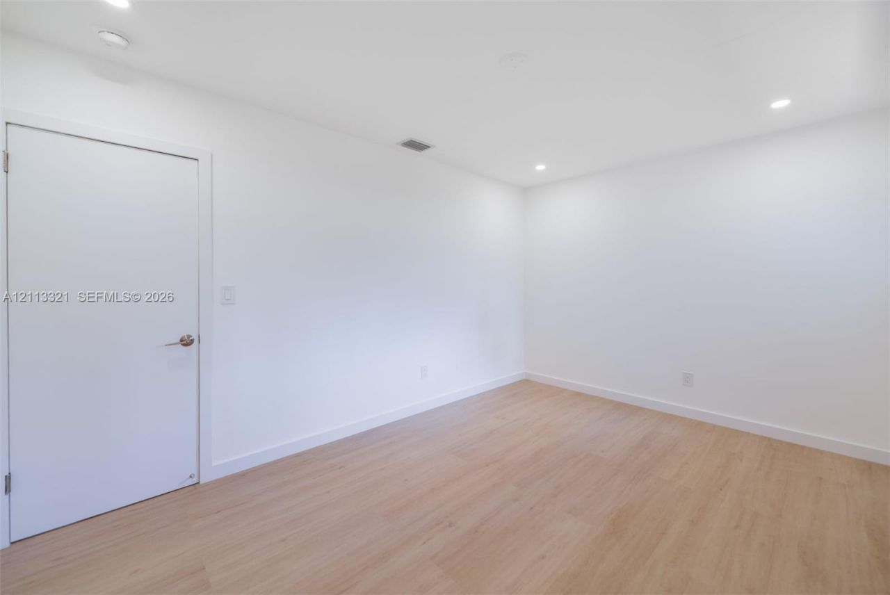 350 SW 17th Rd , Unit 350, Miami, FL 33129 Photo