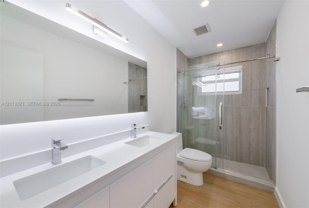 350 SW 17th Rd , Unit 350, Miami, FL 33129 Photo