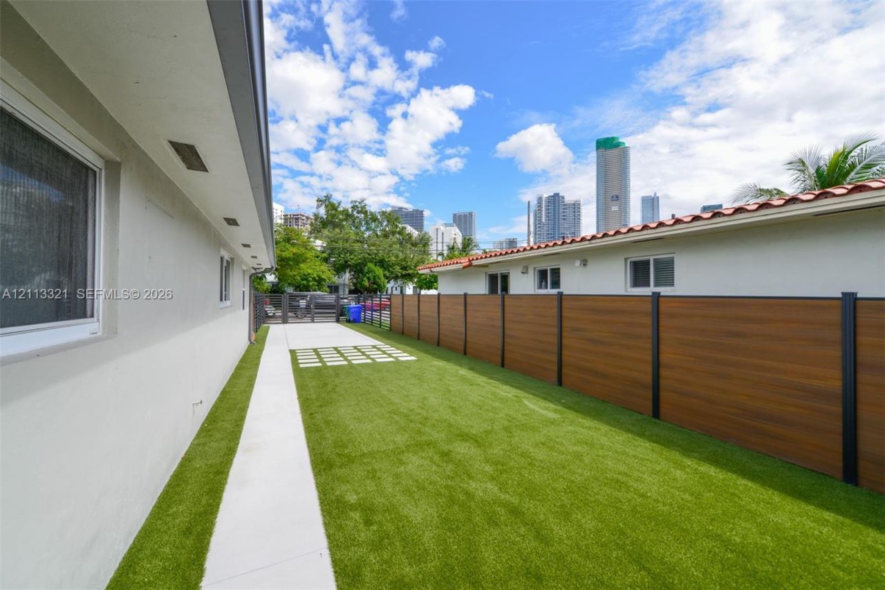 350 SW 17th Rd , Unit 350, Miami, FL 33129 Photo