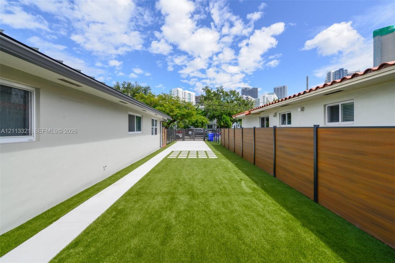 350 SW 17th Rd , Unit 350, Miami, FL 33129 Photo