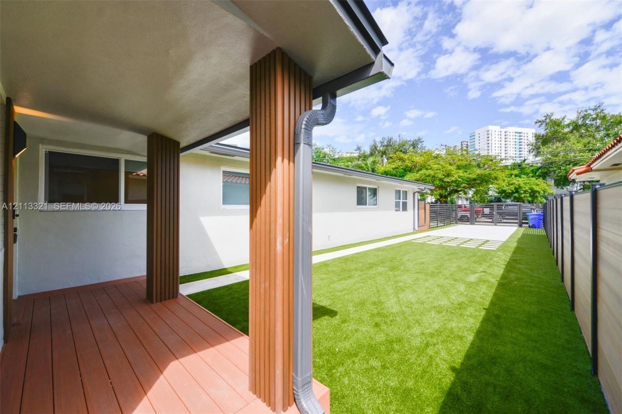 350 SW 17th Rd , Unit 350, Miami, FL 33129 Photo