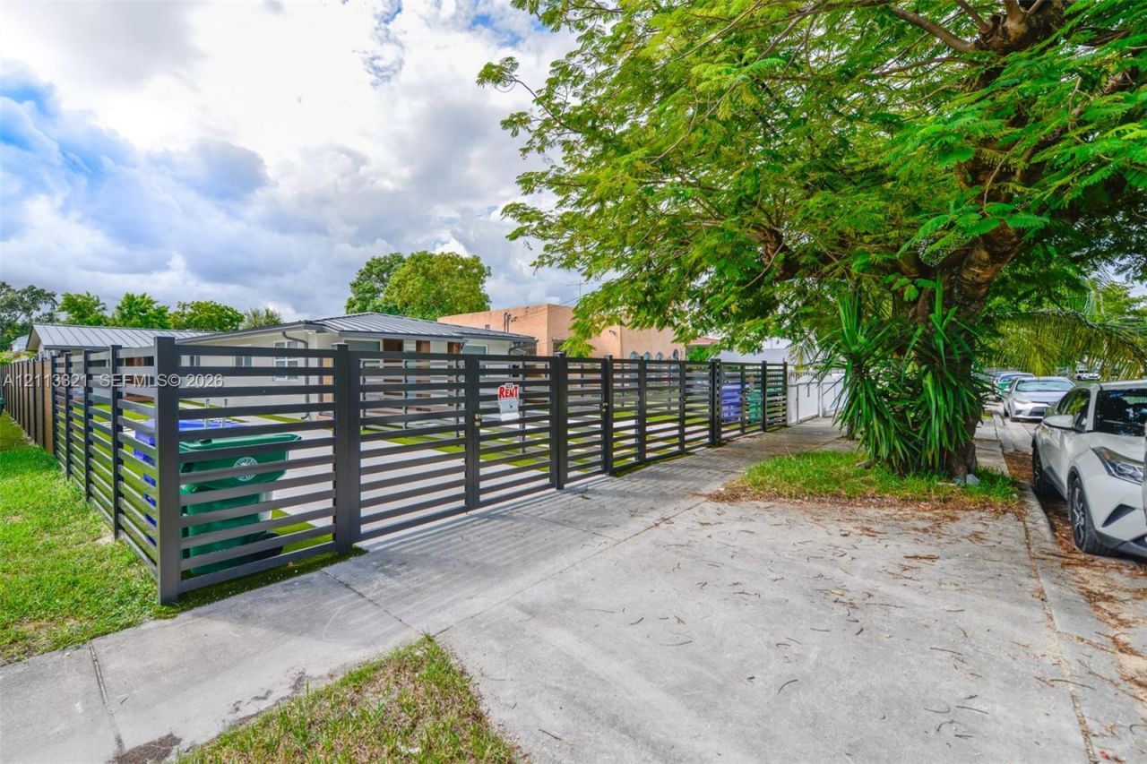 350 SW 17th Rd , Unit 350, Miami, FL 33129 Photo