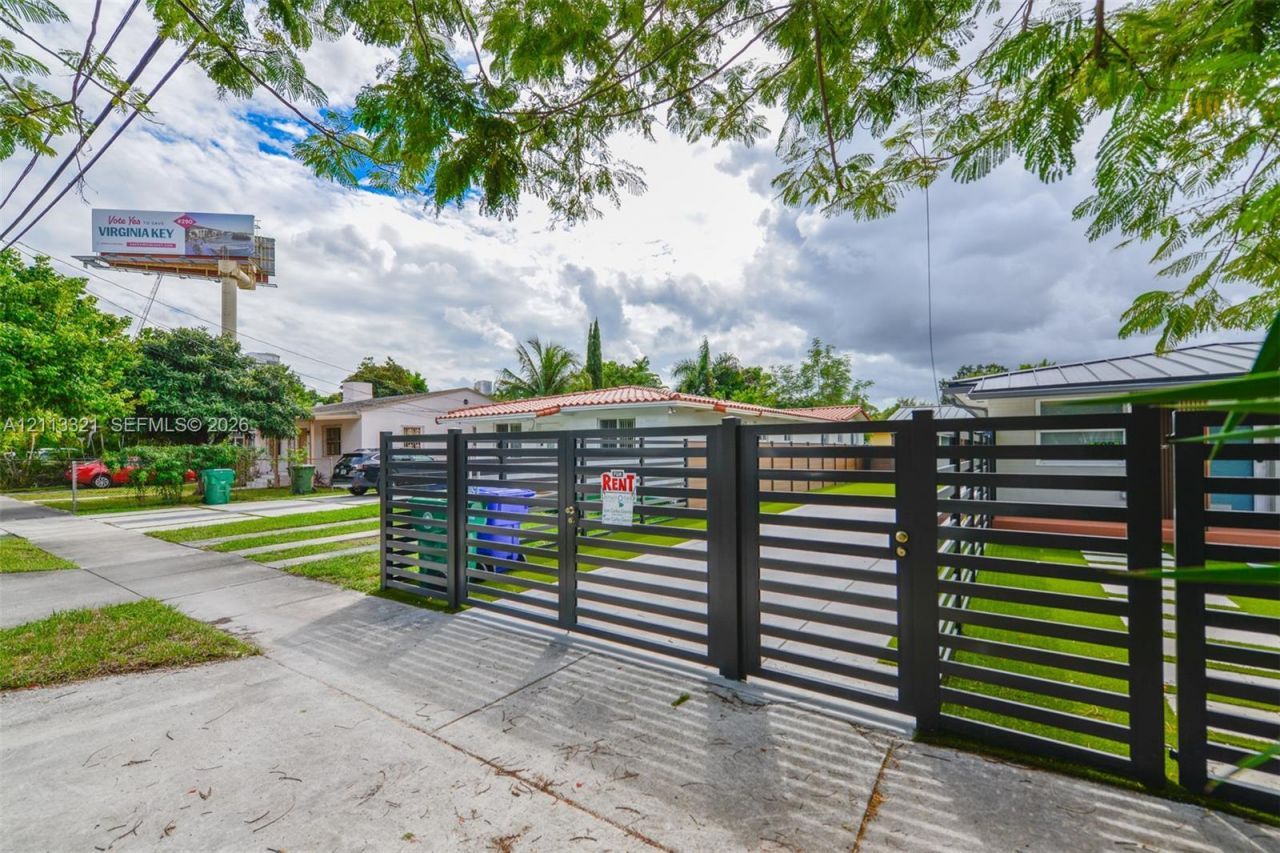 350 SW 17th Rd , Unit 350, Miami, FL 33129 Photo