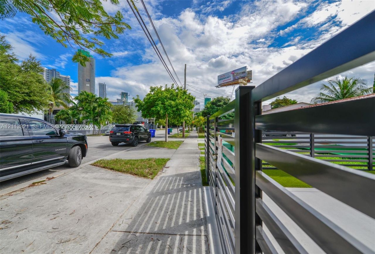 350 SW 17th Rd , Unit 350, Miami, FL 33129 Photo