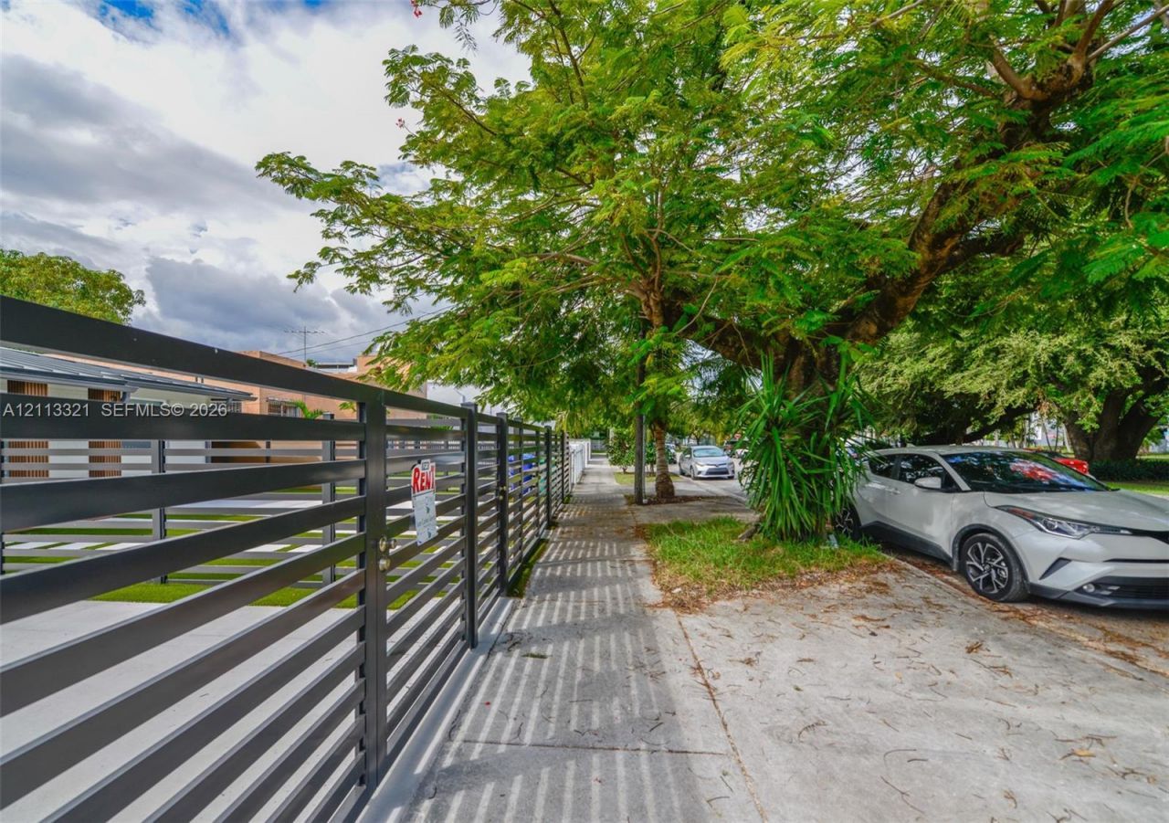 350 SW 17th Rd , Unit 350, Miami, FL 33129 Photo