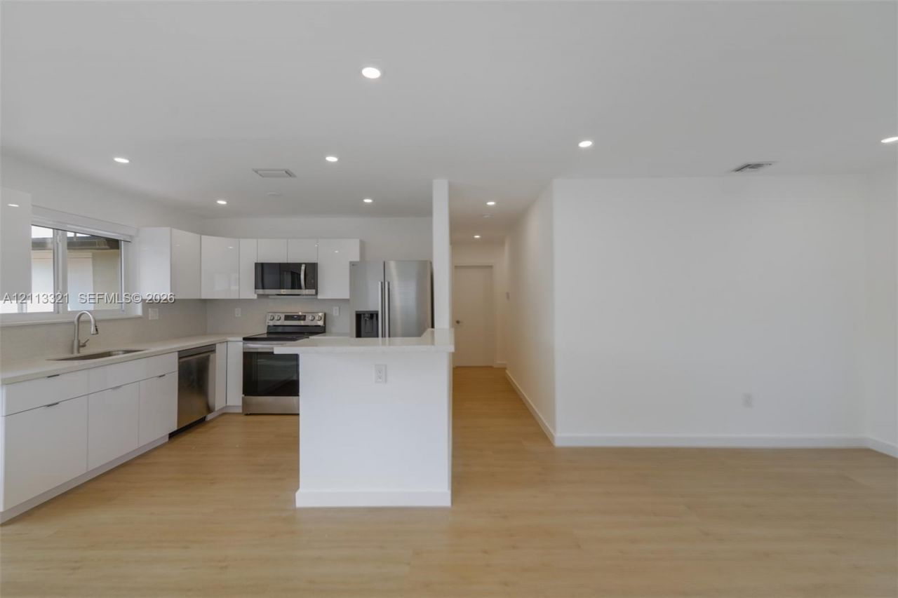 350 SW 17th Rd , Unit 350, Miami, FL 33129 Photo
