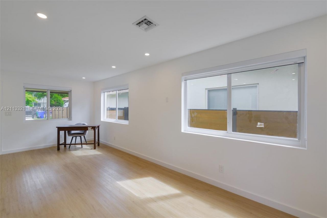 350 SW 17th Rd , Unit 350, Miami, FL 33129 Photo