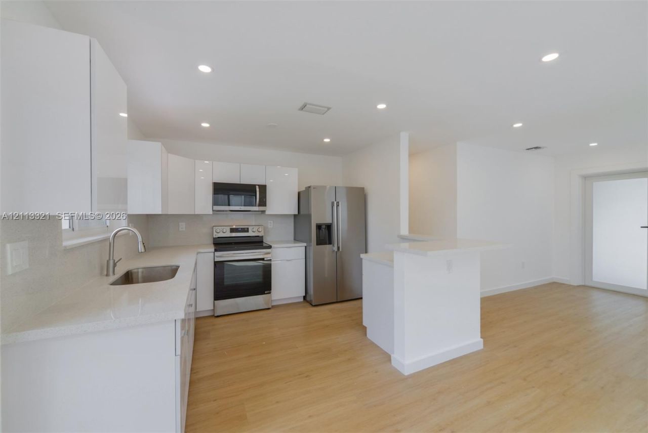 350 SW 17th Rd , Unit 350, Miami, FL 33129 Photo