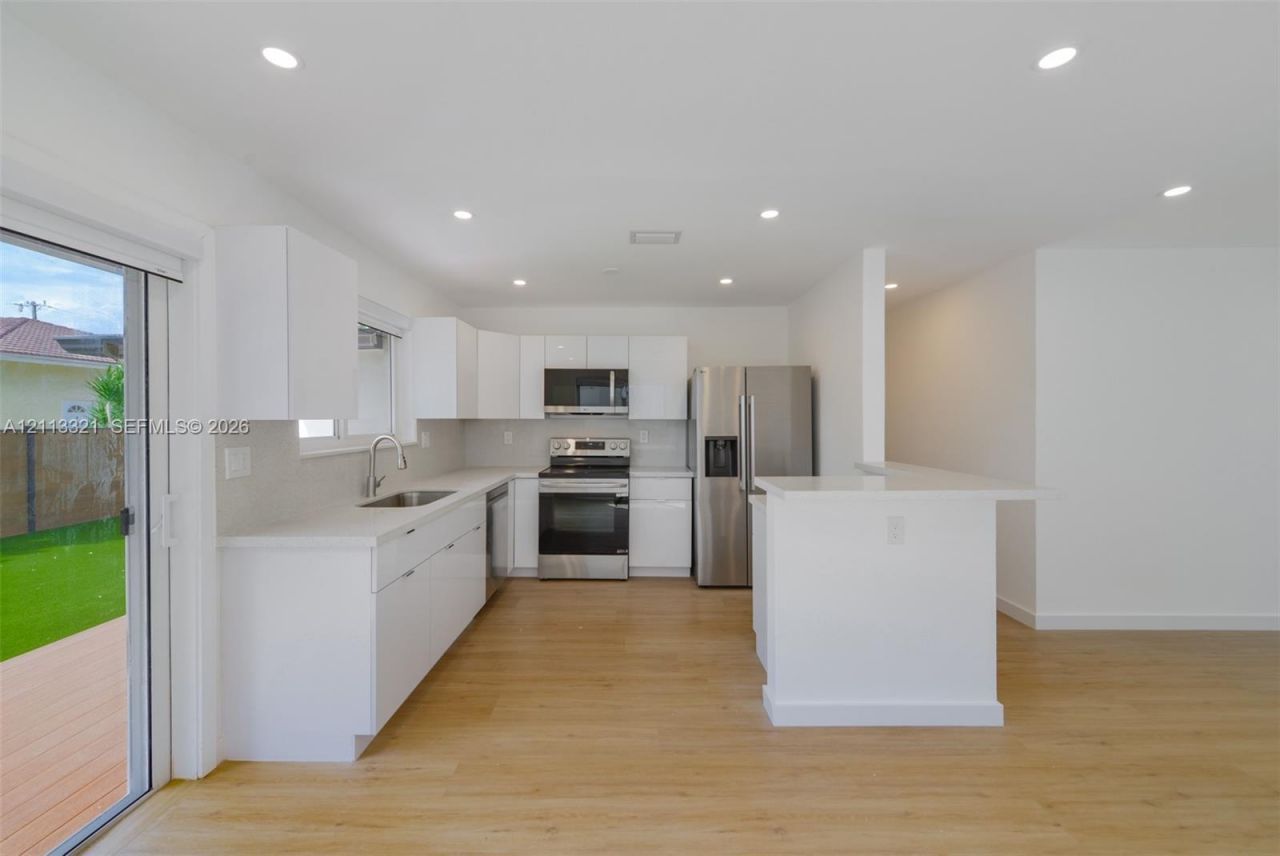 350 SW 17th Rd , Unit 350, Miami, FL 33129 Photo