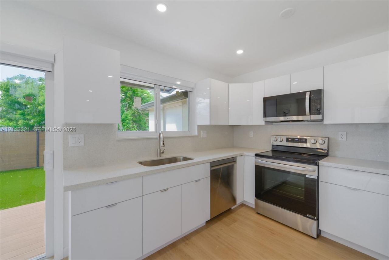 350 SW 17th Rd , Unit 350, Miami, FL 33129 Photo