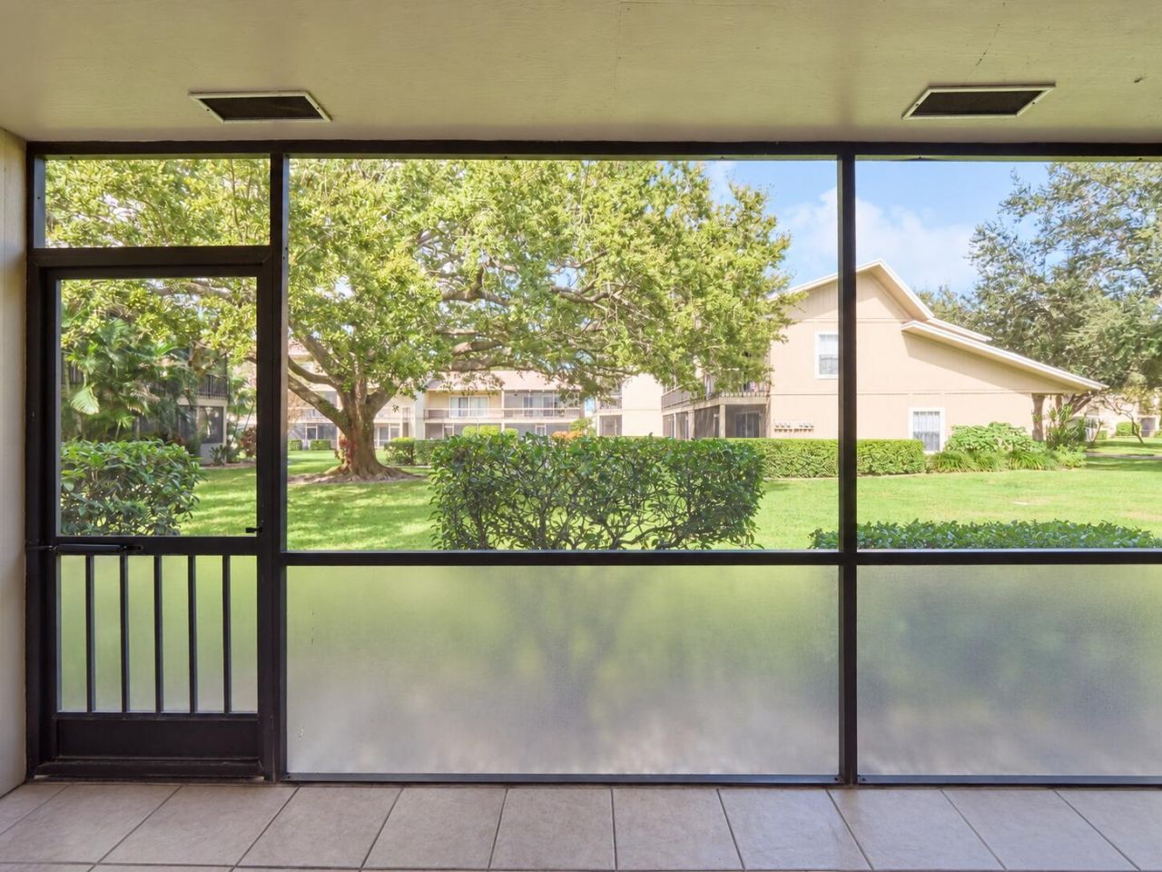 18400 SE Wood Haven Lane, Unit M, Jupiter, FL 33469 Photo