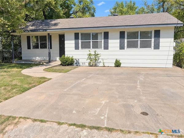 324 W Avenue C , Belton, TX 76513