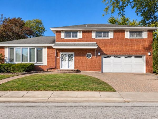 7057 N Kilpatrick Avenue , Lincolnwood, IL 60712