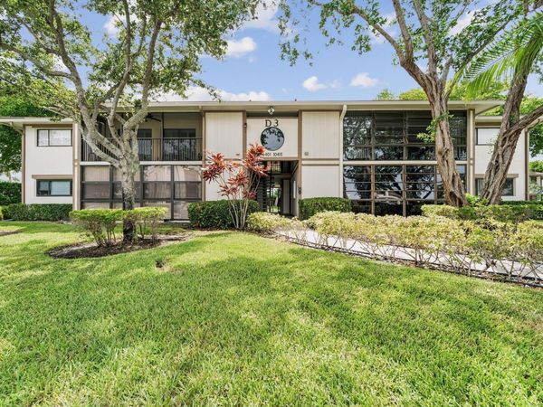 10411 E CLAIRMONT Circle, Unit 211, Tamarac, FL 33321