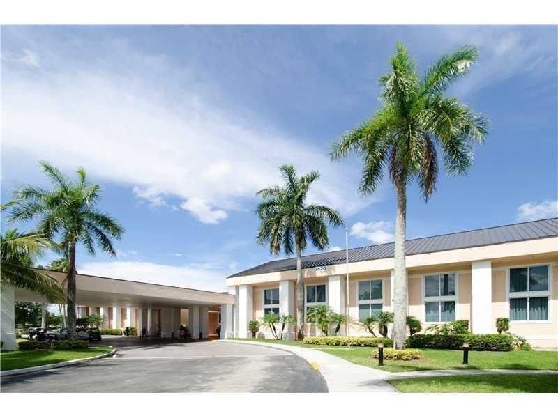 10411 E Clairmont Circle, Unit 211, Tamarac, FL 33321 Photo