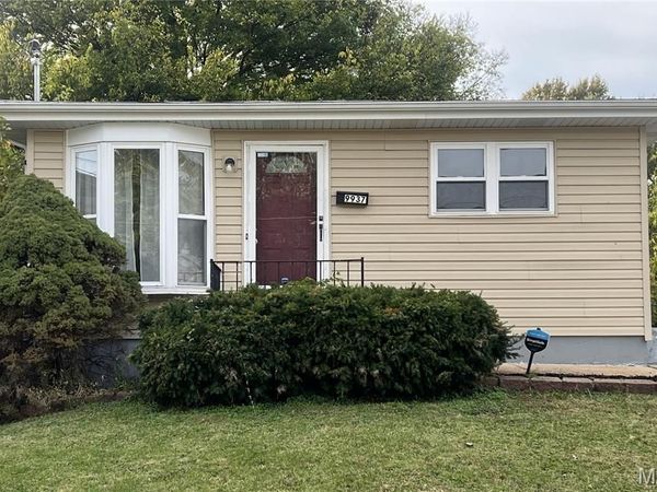 9937 Brook Avenue, St Louis, MO 63125