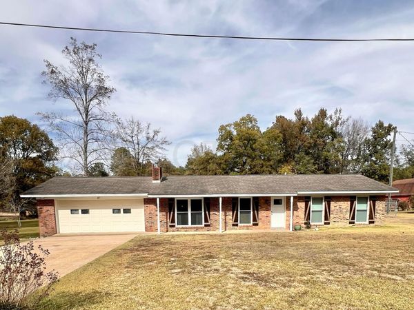 67 Lone Oak Circle, West Point, MS 39773