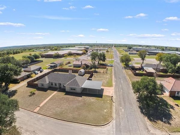 1000 La Villeta Street, Mexia, TX 76667