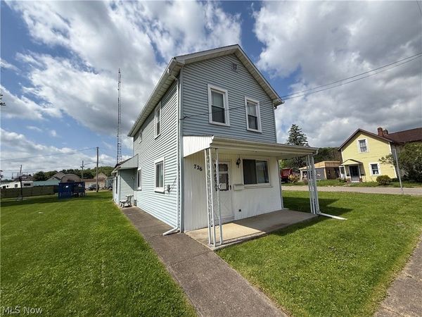 726 W 1st Street , Uhrichsville, OH 44683