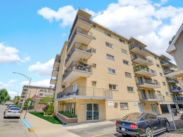 320 CIRCLE Avenue , Unit 203, Forest Park, IL 60130
