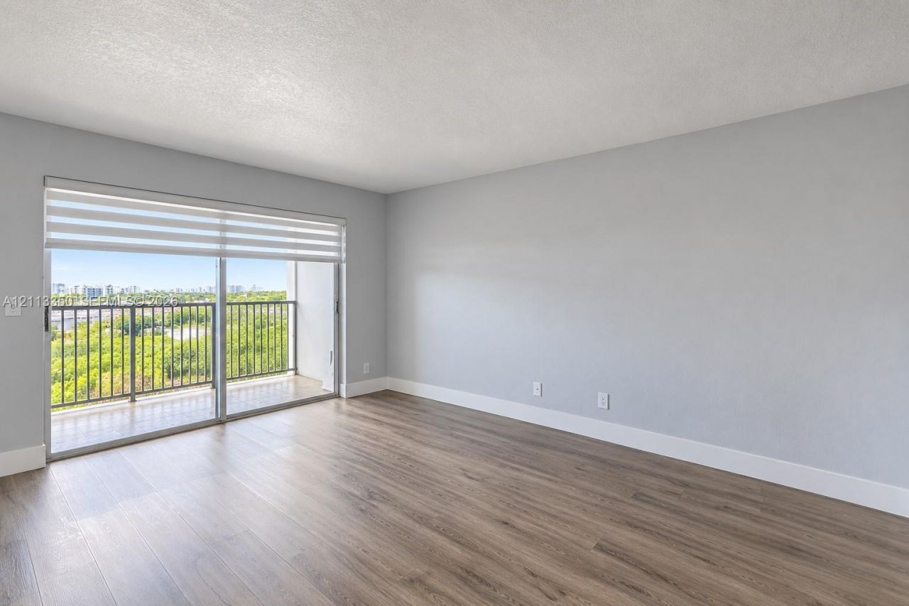 330 SE 2nd St , Unit 504F, Hallandale Beach, FL 33009 Photo