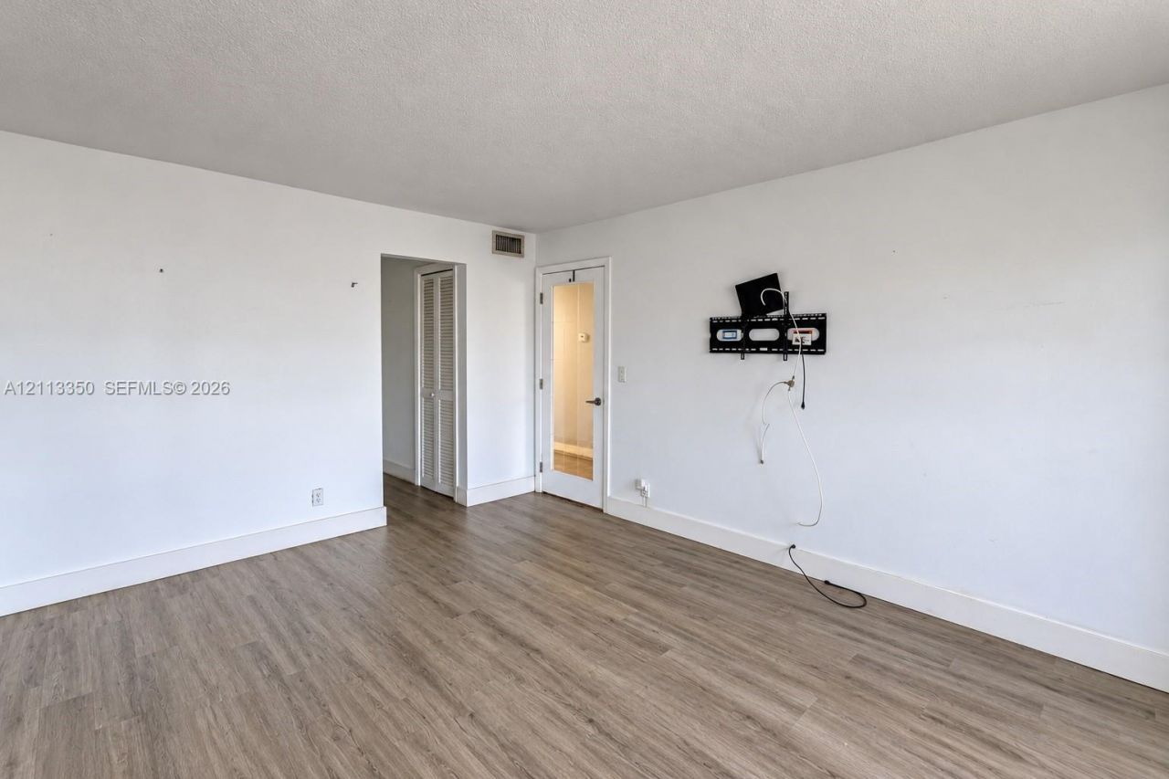 One Unit Partial 330 SE 2nd St , Unit 504F, Hallandale Beach, FL 33009 | MLS ID ...